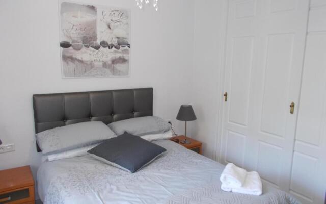 TIMON II, Luxury 3 bedroom Beachside Apartment