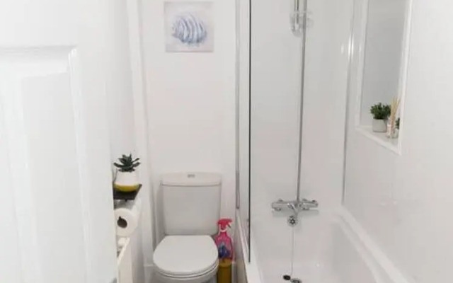2 bed Townhouse Close to LFC Stadium