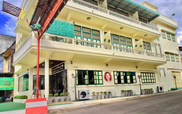 Srisomboon Hostel