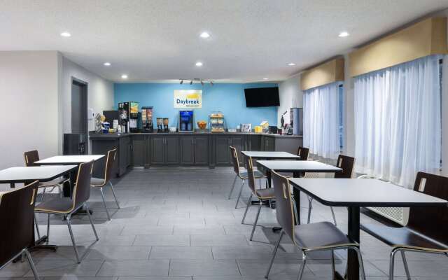 Days Inn & Suites by Wyndham Kansas City South