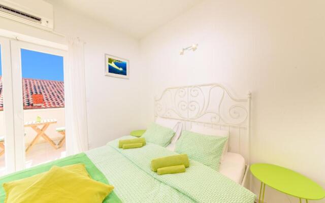 Sea Pearl Residence - Top beachfront location apartments in Bol centre