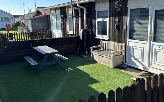 Modern One Bedroom Chalet With Central Heating