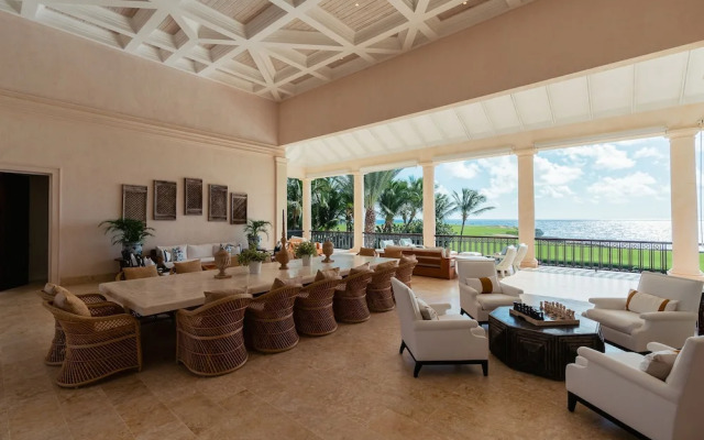 Oceanfront Luxury Villa With Amazing Staff