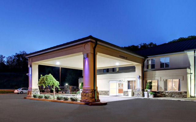 Holiday Inn Express Hurricane by IHG