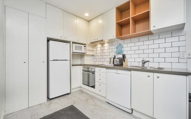 QV Design Inner City Apartment - 823