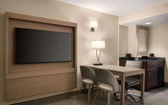 Embassy Suites by Hilton Cleveland Rockside