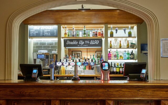 The Longshoot Hotel by Greene King Inns