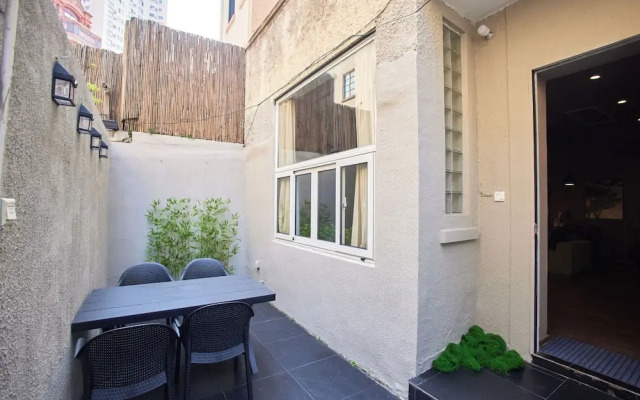 Book and Bed-Jingan Temple