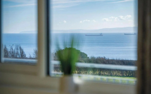 The Penthouse 1 Bedroom Apartment Ocean Breeze