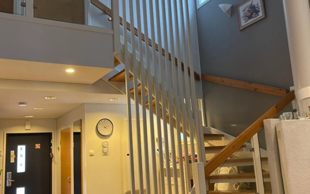 Дом у спа-центра и озера