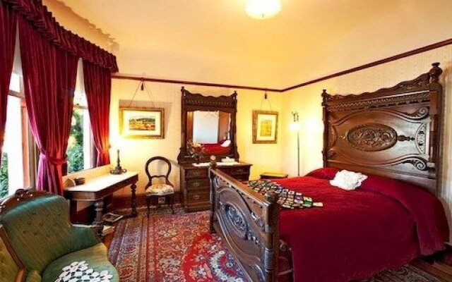 Darling House B & B