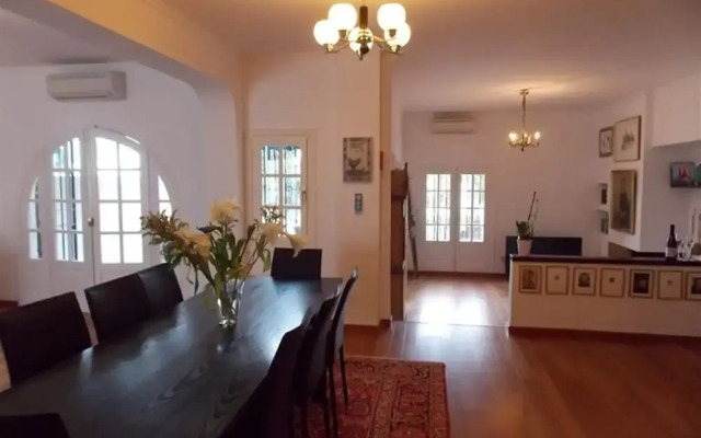 Very Pretty House In Great Location
