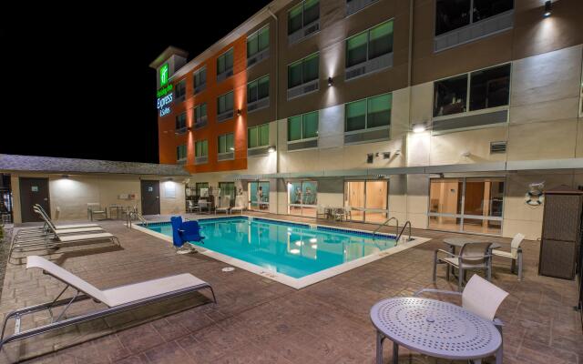 Holiday Inn Express And Suites Moses Lake, an IHG Hotel