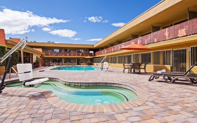 Best Western Royal Sun Inn & Suites