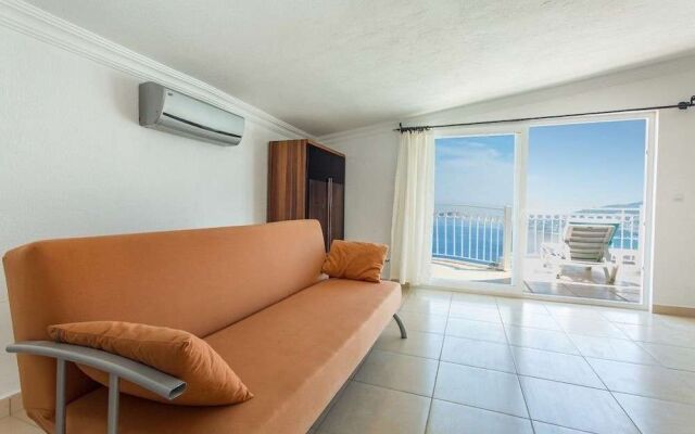 Villa Biba 2 by Lycia Collections