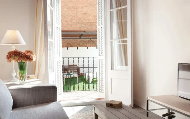 Modern 3 Bedroom Flat With Terrace in Lesseps