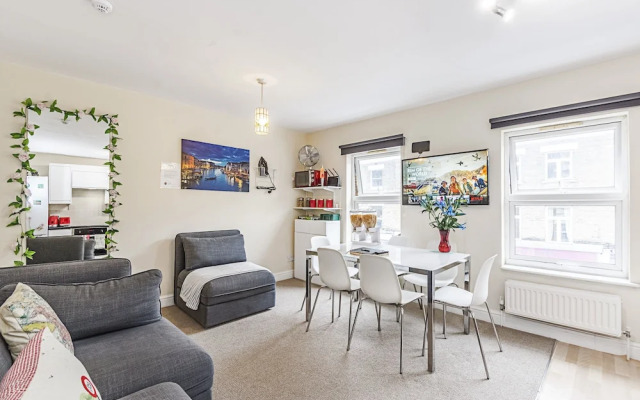 Greyhound Road Rooms