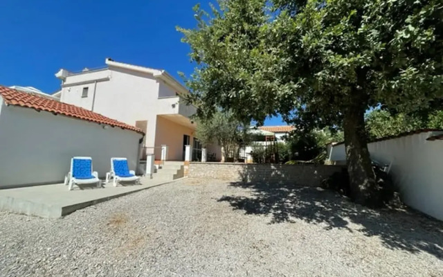 Appealing Apartment With Garden
