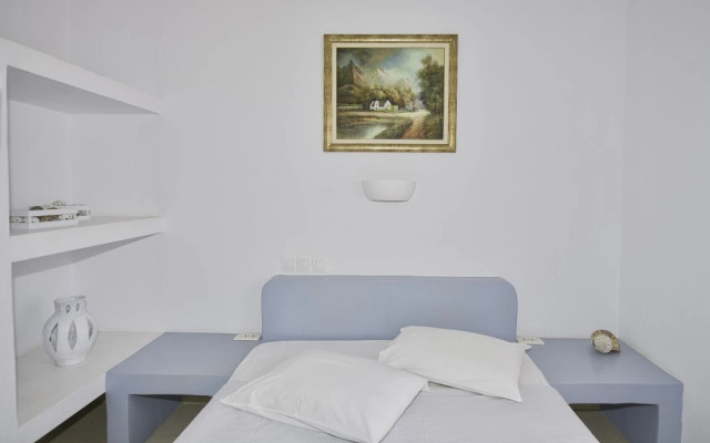 Ira Apartments
