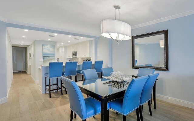 Beachfront Condo With 180-degree Views and Pool