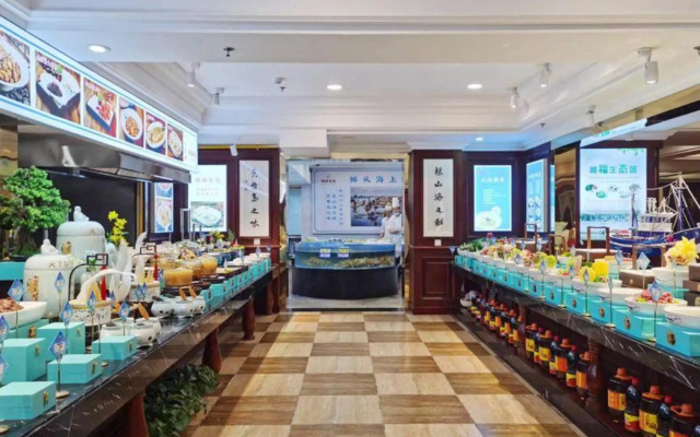 Enrichee Gloria Plaza Hotel