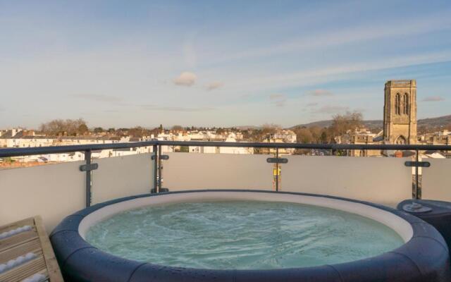 Central Penthouse with Hot Tub & Views 22