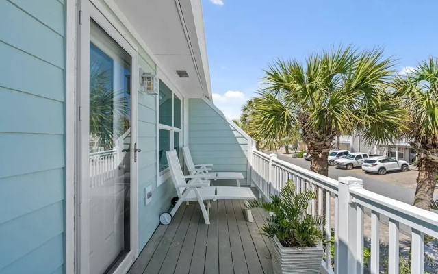 Newly Renovated! 140 Feet To White Sandy Beaches! Pool! Grill!