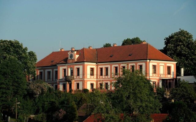 Turistická Ubytovna Zámek Lobeč