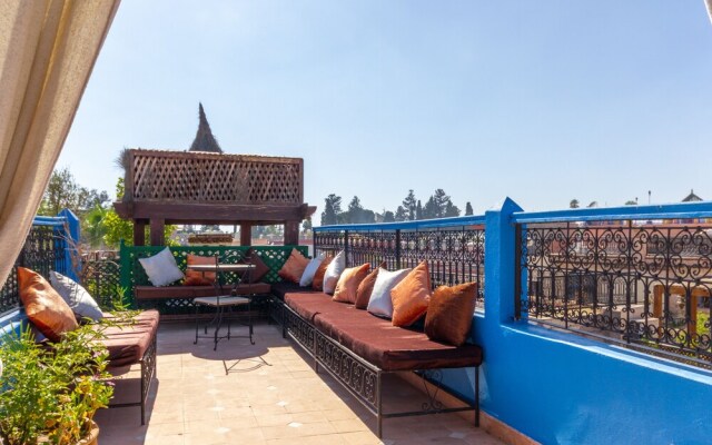 Riad Le Dromadaire Bleu by Weekome