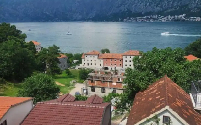 Deluxe City Escape With Modern Comforts & Garage