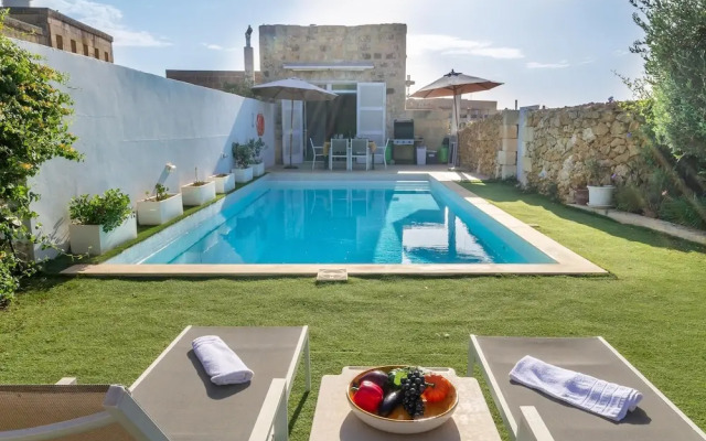 Ta Patee Pool Farmhouse in Gozo