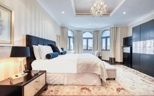 Maison Privee - Glamourous Beachfront Villa on The Palm w/ Pool
