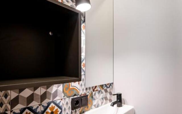 Big Design Apt - Sleeps 12 - Best Location