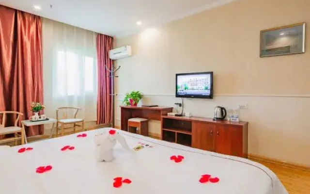 Super 8 Hotel (Korla Tianshan West Road)