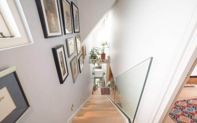 Cosy And Beautiful 4br House