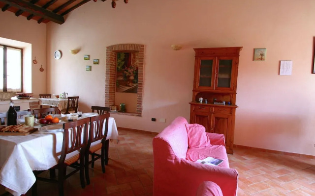 Farmhouse in Asciano With Pool & BBQ