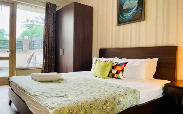 Bluo Sohna Road - Balcony Garden Gym