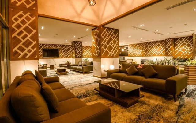 White Diamond 2. Sari