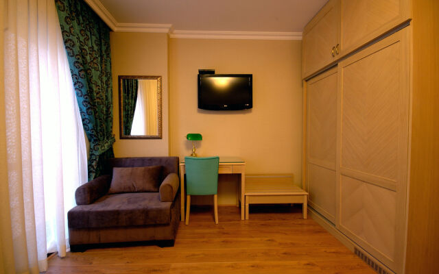 Seraglio Hotel & Suites