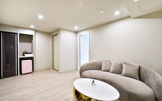 Den Basta Hotel Daeyeon