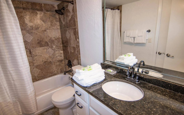 Beachside Towers at Sandestin by Panhandle Getaways