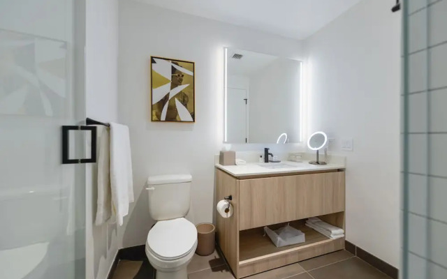 Views Apartment Near Bayfront Park