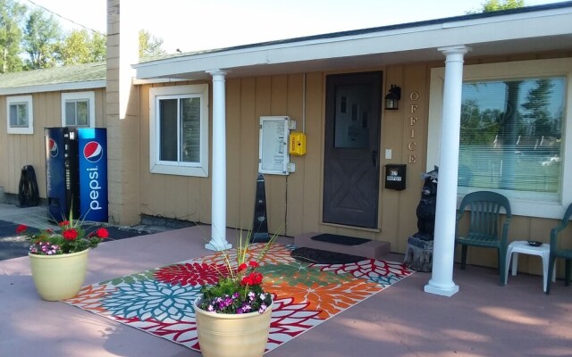 Lakes-N-Trails Motel