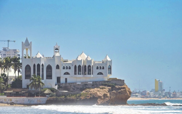Apartment on the Beach - H-2