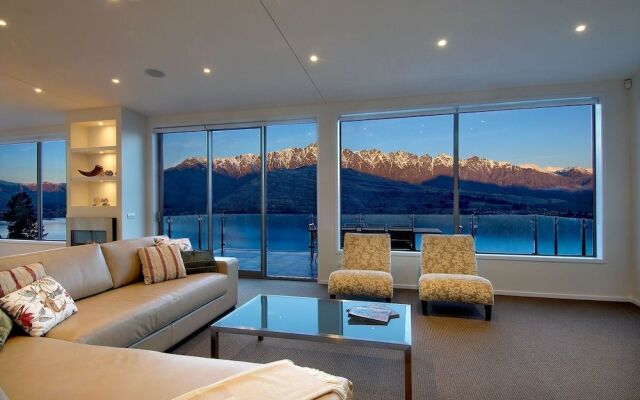 Bel Lago - every room with a lake view