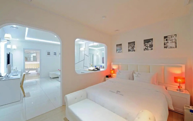 Zara Hotel Peace Square