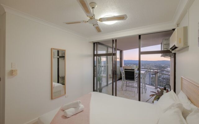 Heart of Surfers Paradise - Ocean Views
