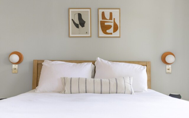 The Grandview Collection - Newark