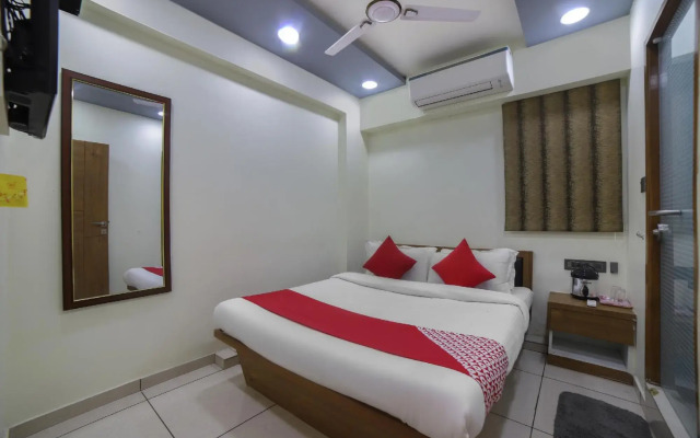 OYO 66877 Hotel VM Palace
