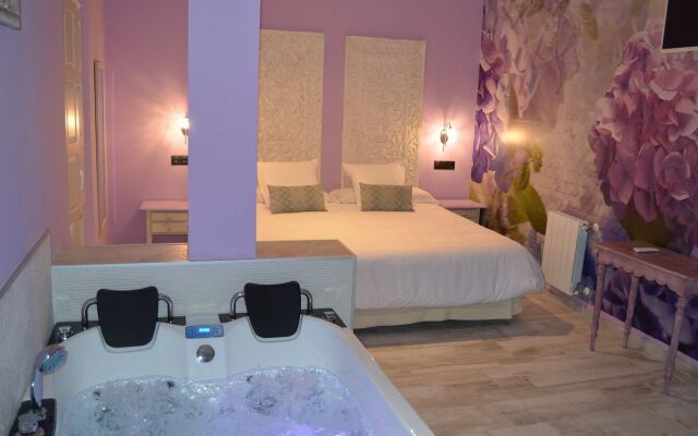 Suites con Jacuzzi Santillana